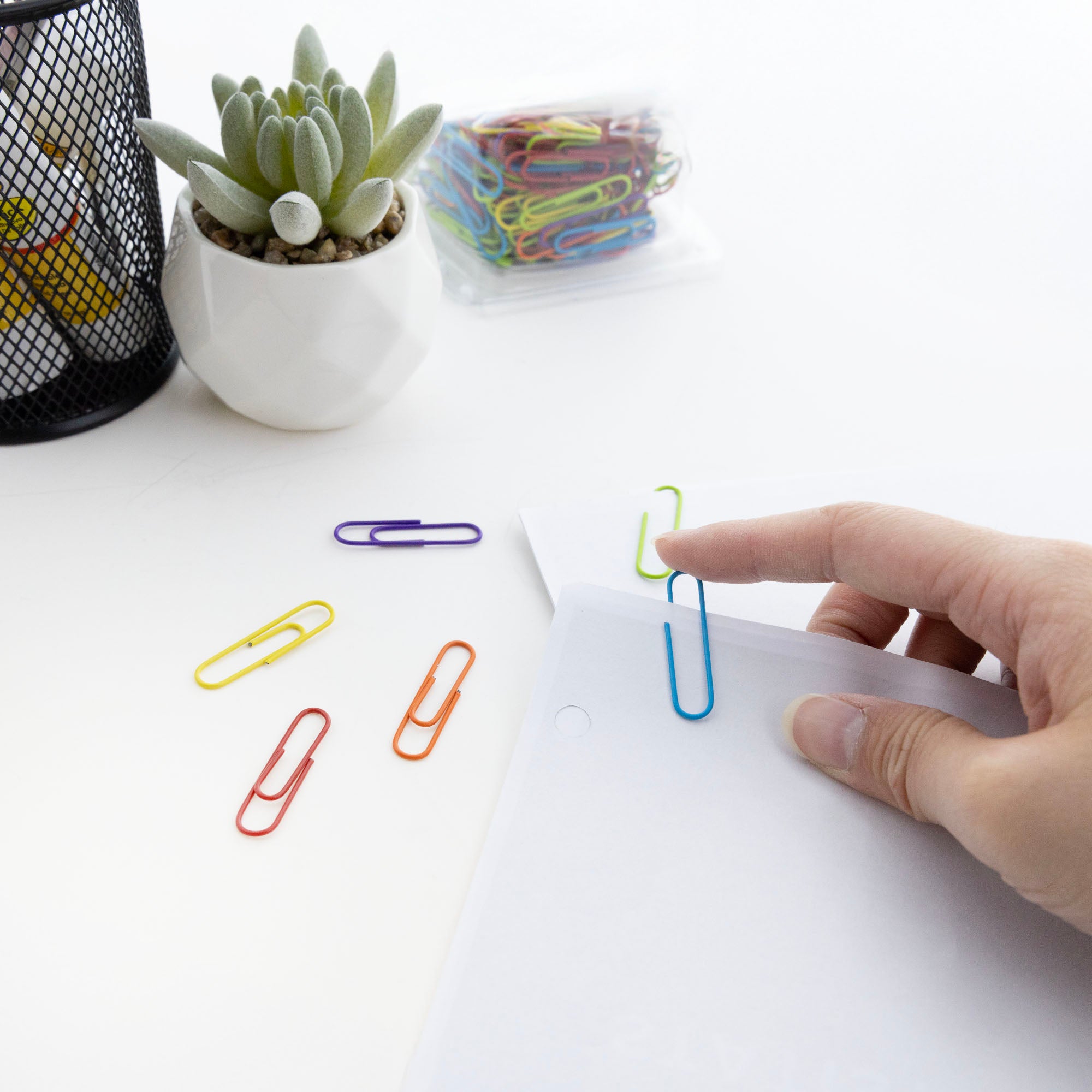 No.1 Regular (33mm) Color Paper Clips (200/Pack)