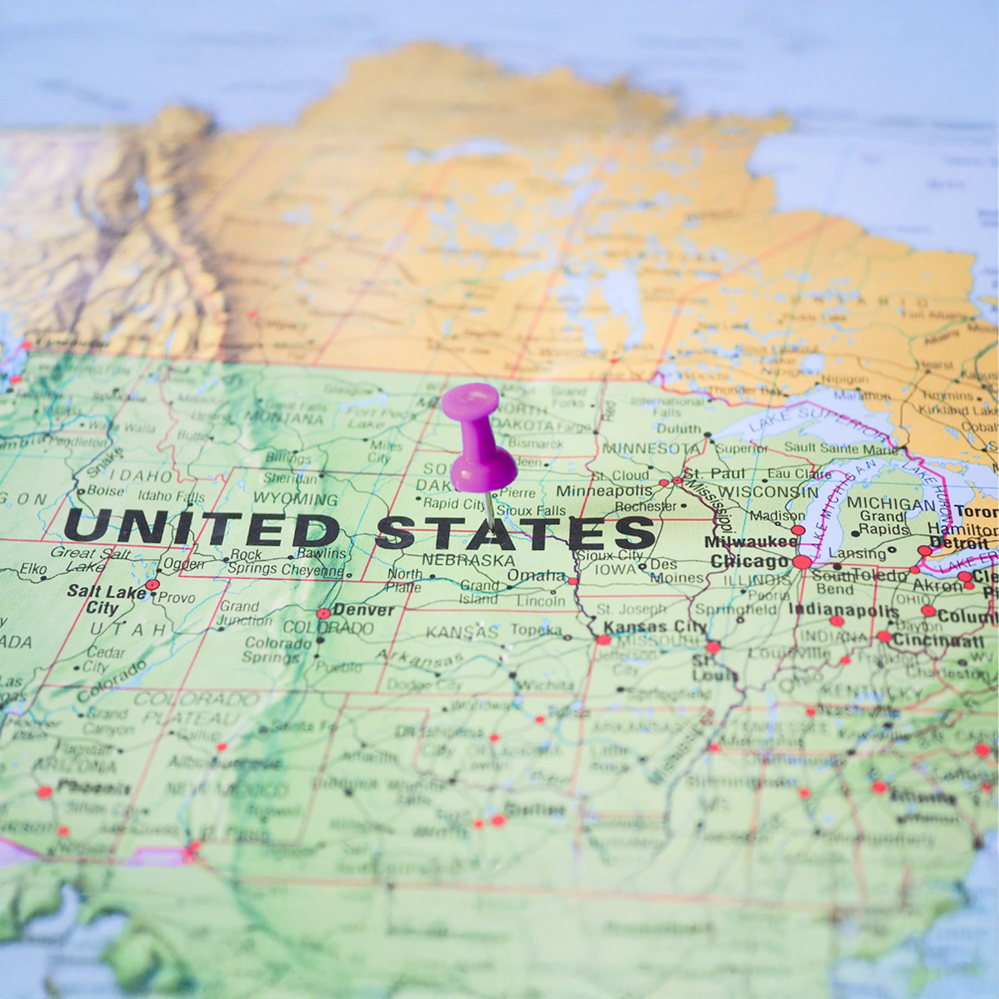 Assorted Color Push Pins (100/Pack)