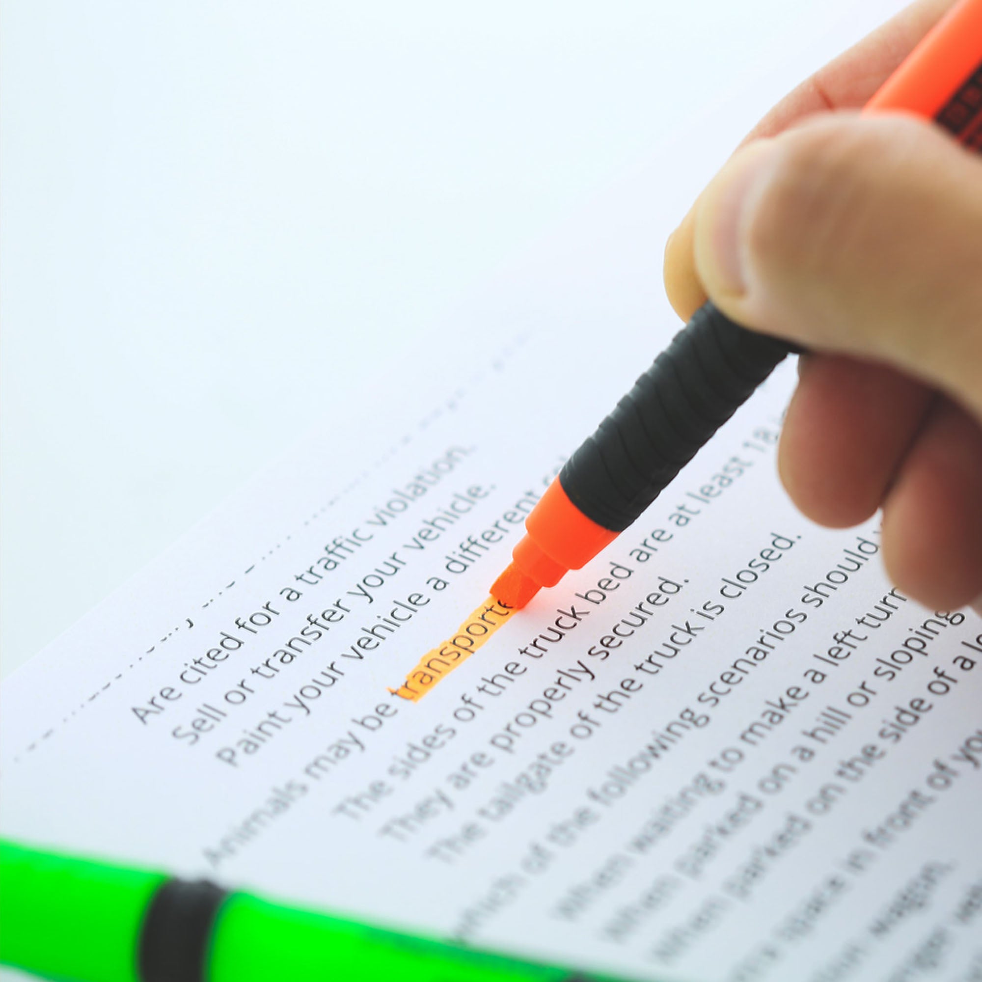 Pen Style Fluorescent Highlighters w/ Cushion Grip (4/Pack)