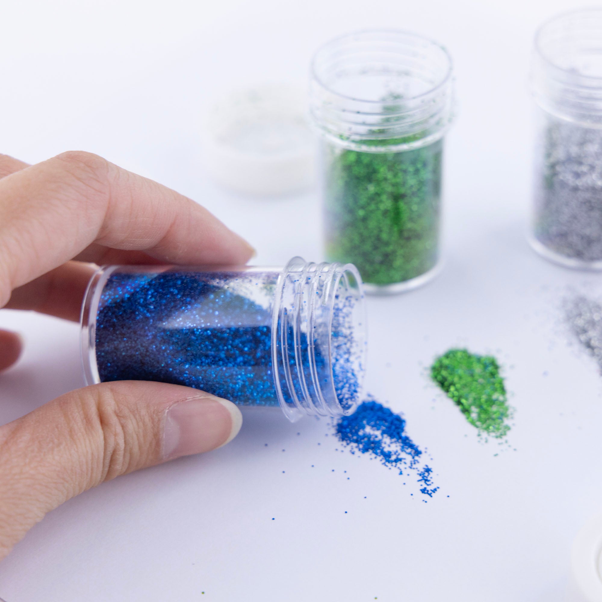 0.28 oz (8g) 4 Primary Color Glitter Shaker
