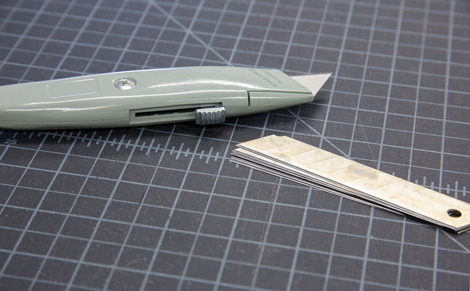 Retractable Utility Knife Box Cutter, 1 Count, Metal, Gray