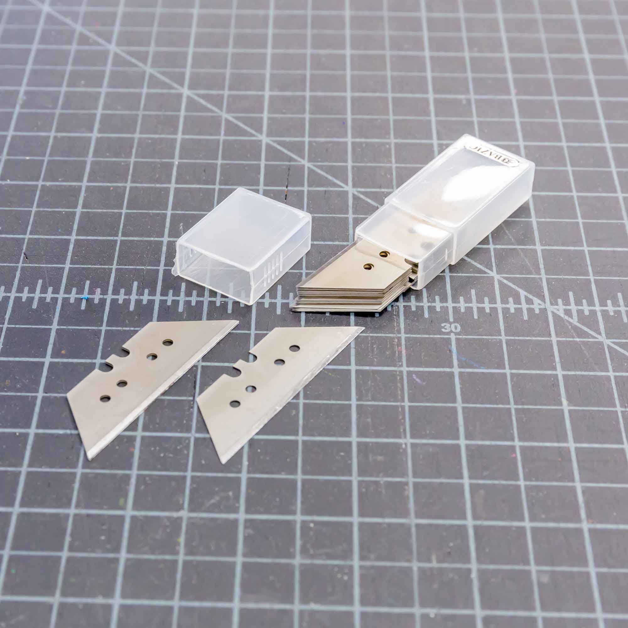 Utility Knife Replacement Blades in Tube