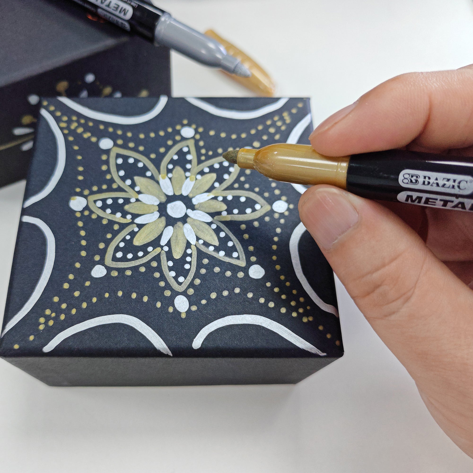 Silver and Gold Metallic Markers, Fine Tip, 2 Count