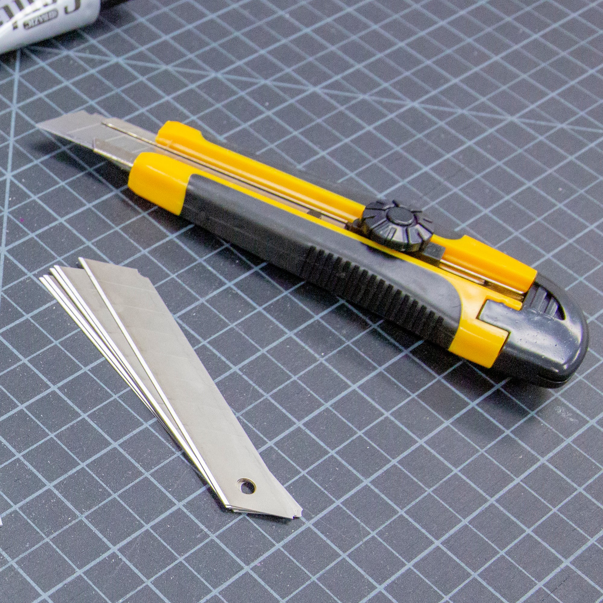 18 Mm Snap-Off Replacement Blades, 8 Count