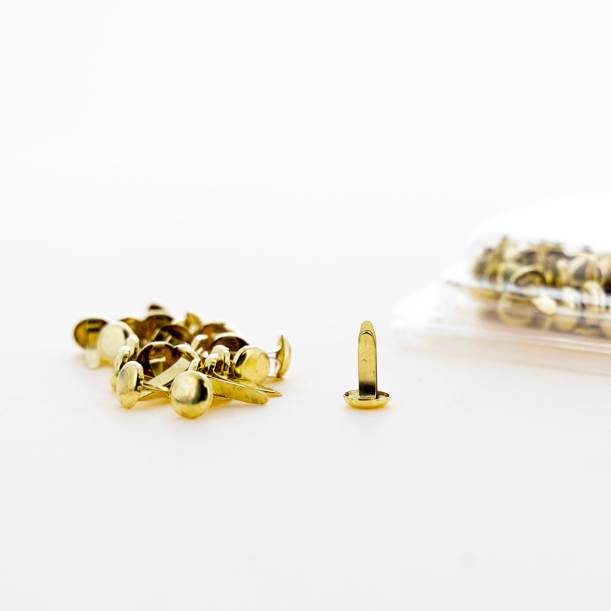 1/2" Brass-Plated Fasteners (100/Pack)