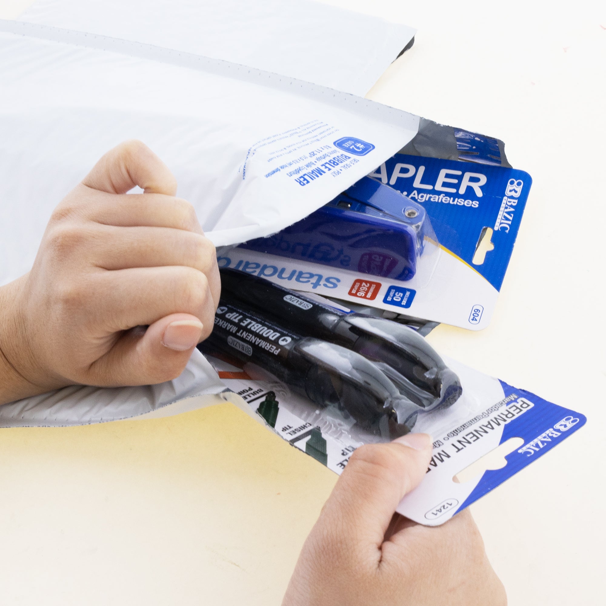 Poly Bubble Mailer (#2) 8.5" x 11.25" (25/Pack)