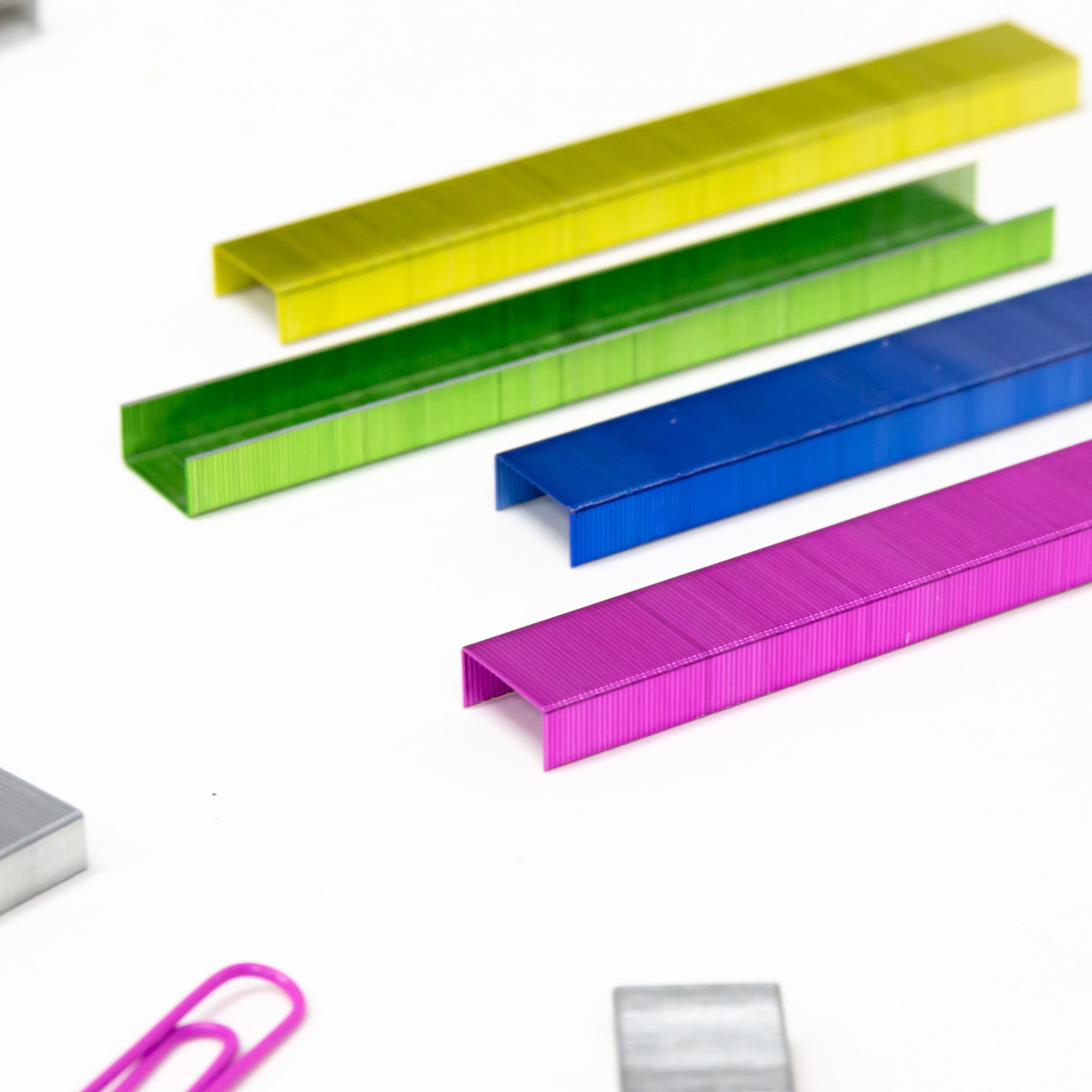 Standard Staples, 3000 Count, 26/6, Bright Colors